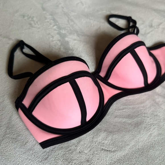 TRIANGL bikini top - Picture 1 of 4